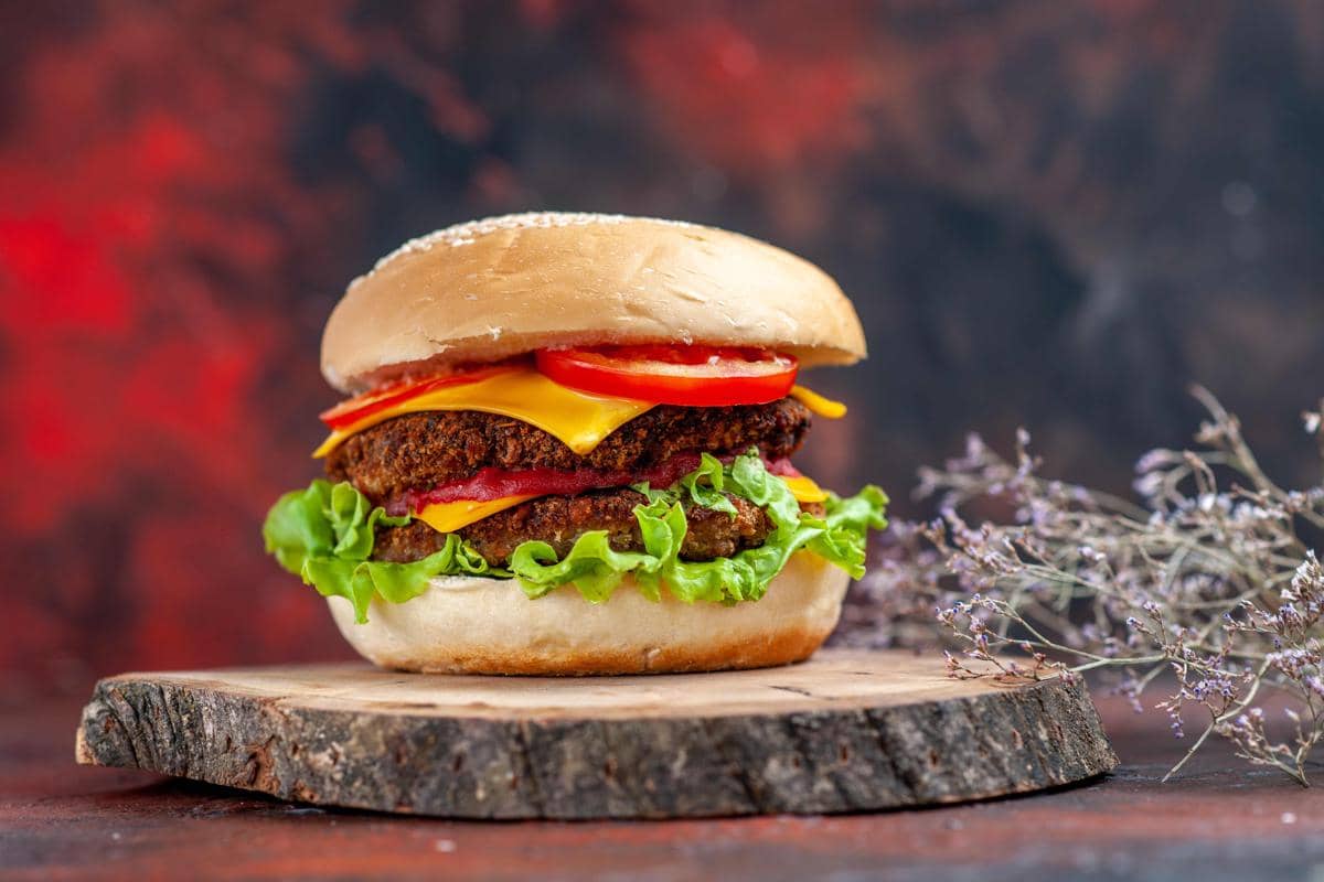 The Secret Flavor of Grilled Burgers That Ticks Your Taste Buds on Rinjani Street